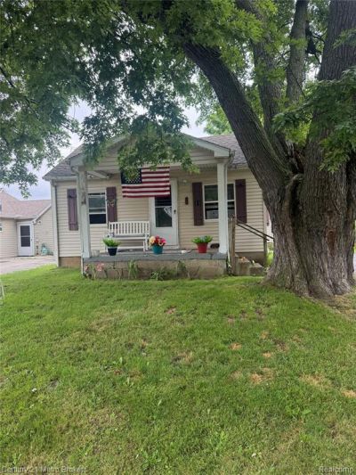 1124 W Parkwood Avenue, Flint Township, MI 48507 Main Photo