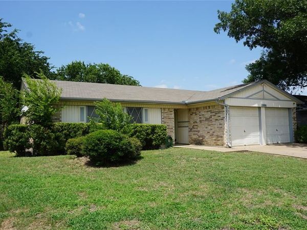 9904 Runnymeade Place, Fort Worth, TX 76108
