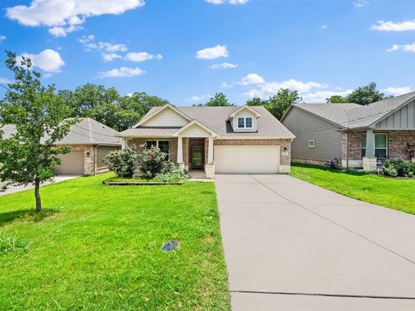 913 Sayle , Greenville, TX 75401