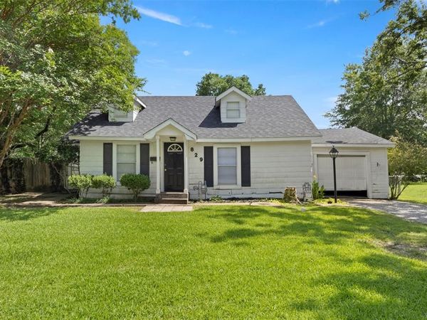 829 W 9th Street, Bonham, TX 75418