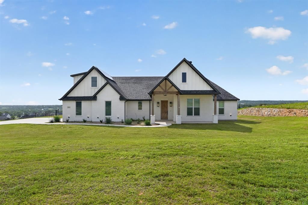 1040 Agnes N, Springtown, TX 76082 Main Photo