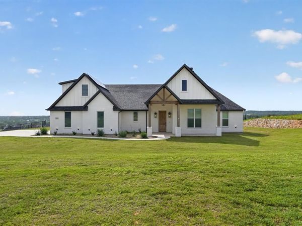 1040 Agnes N, Springtown, TX 76082