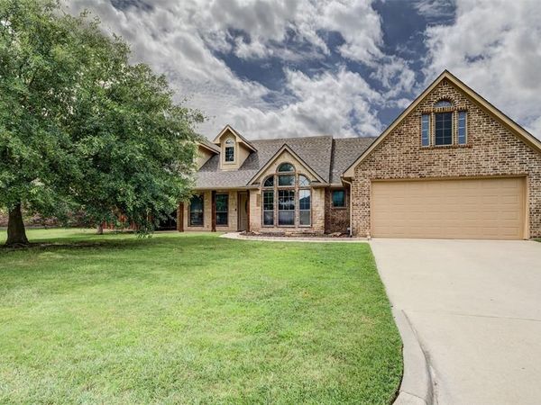 2105 Ridgewood Drive, Bridgeport, TX 76426