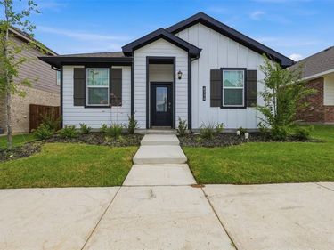 6736 Windfall Drive, Fort Worth, TX 76135