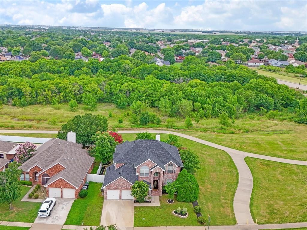 615 E Lynn Creek Drive, Arlington, TX 76002 Main Photo