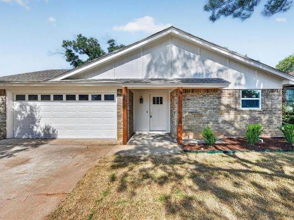 24 Oakmont Court, Pantego, TX 76013