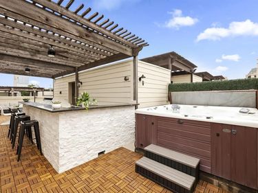 2417 Worthington Street, Dallas, TX 75204