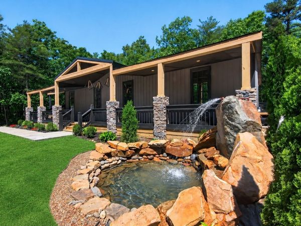 226 1st St , Altamont, TN 37301