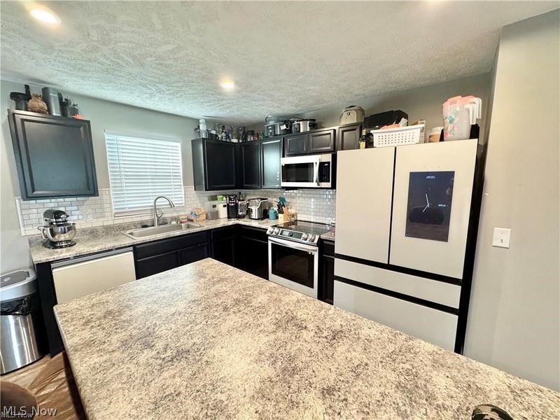 117 Fall Lake Lane, Amherst, OH 44001 Photo 7