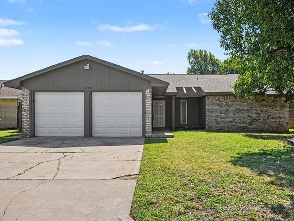 1508 W Hollyhead Terrace, Yukon, OK 73099