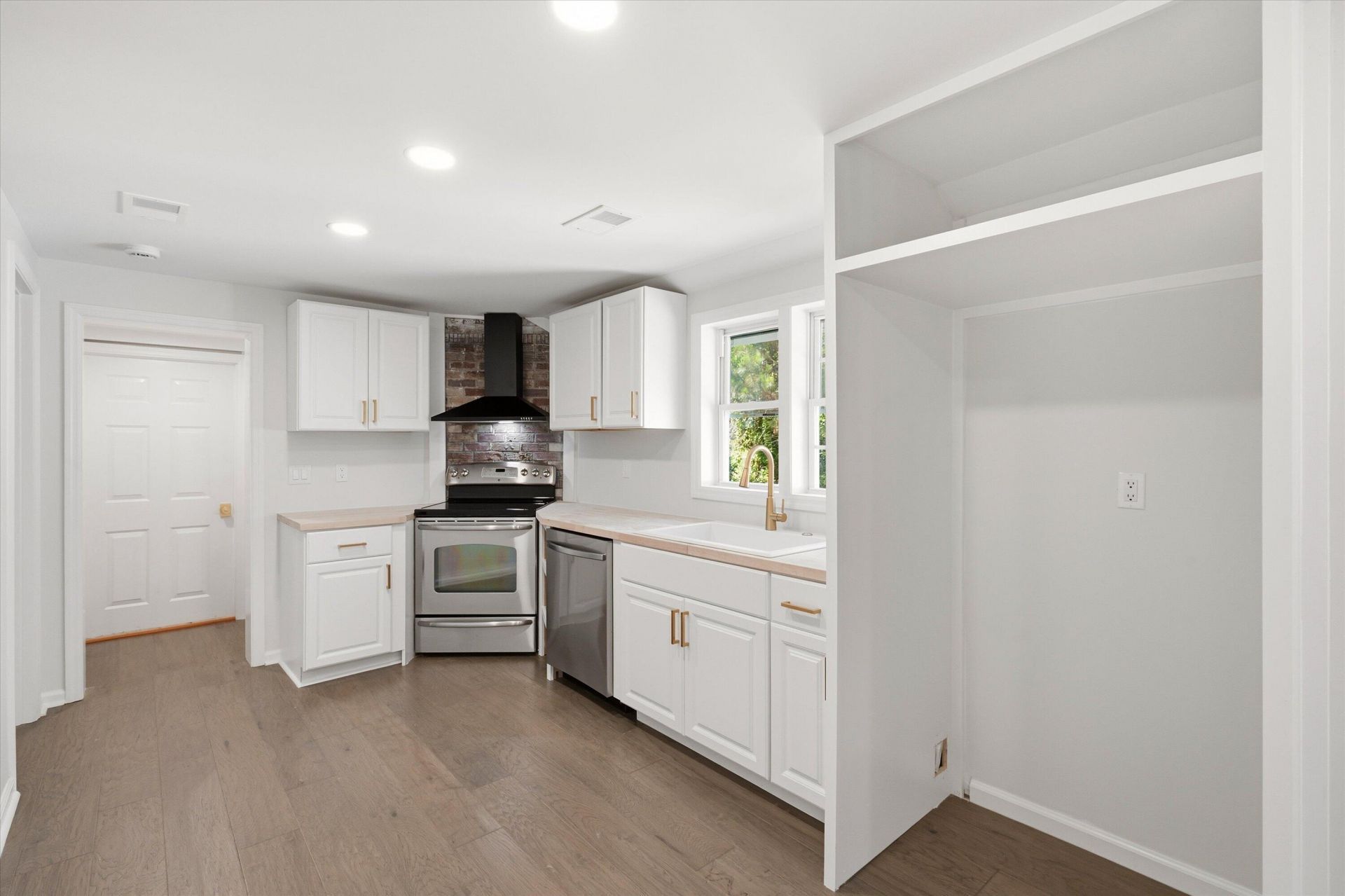 107 Grant Street Photo 16