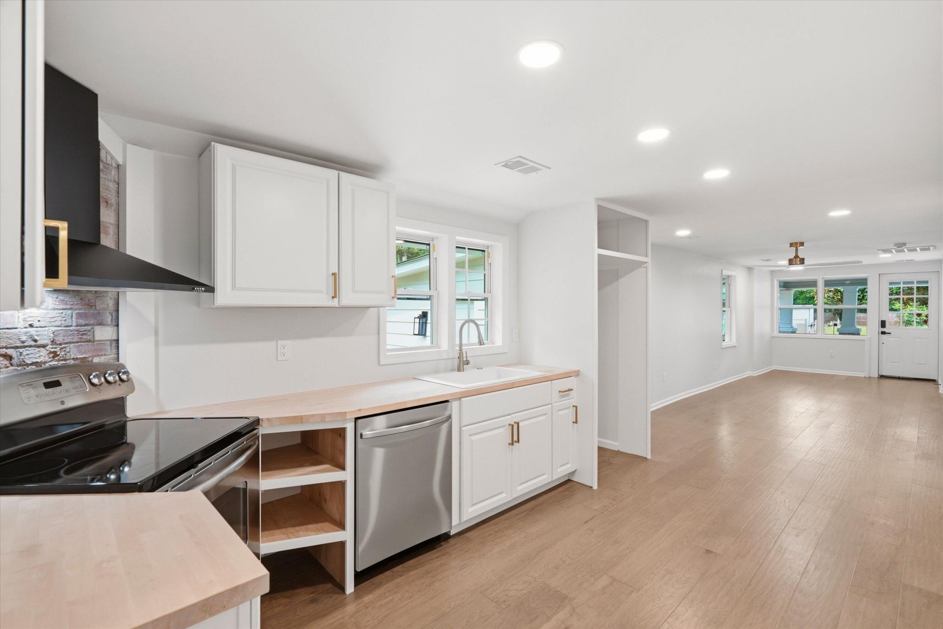107 Grant Street Photo 17