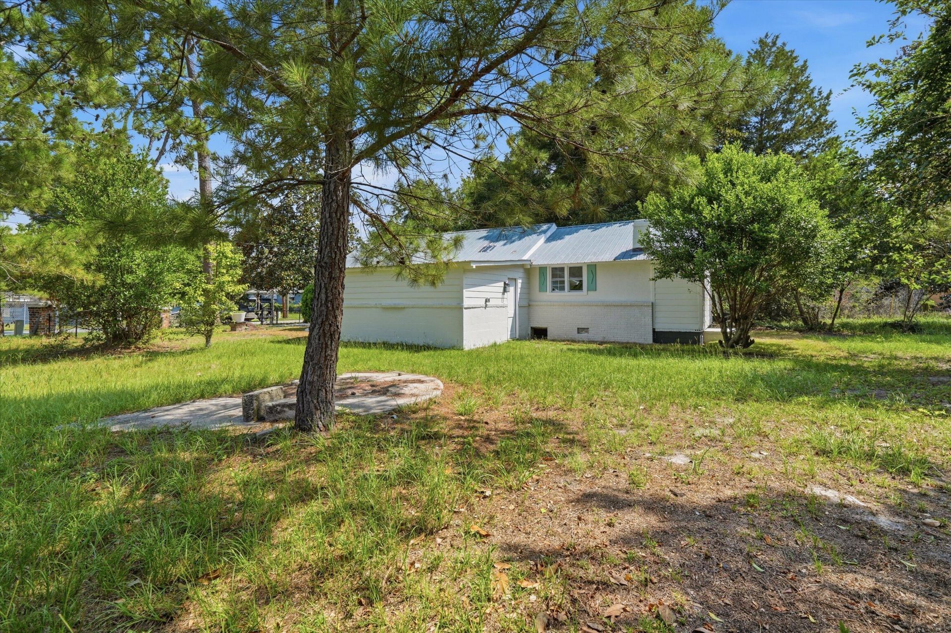 107 Grant Street Photo 31
