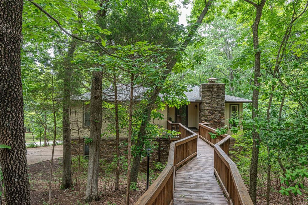 1146 N Eastwood Drive, Fayetteville, AR 72701 Main Photo