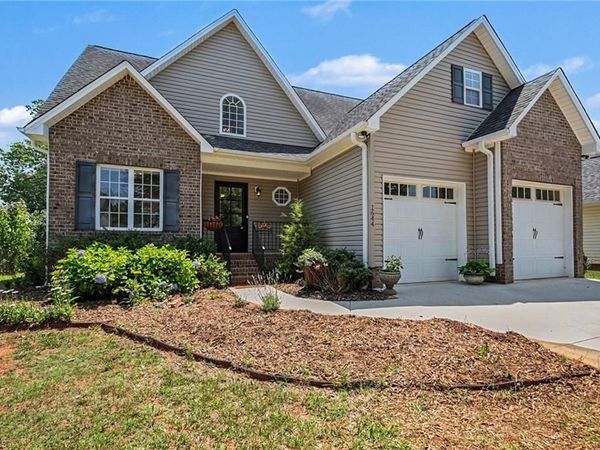 1644 Finwick Drive , Pfafftown, NC 27040