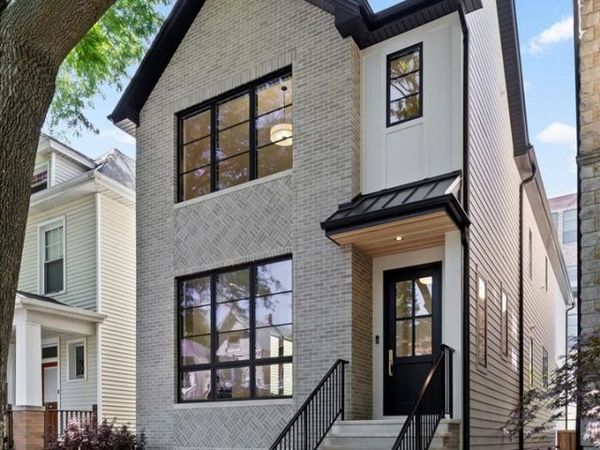 1841 W Newport Avenue , Chicago, IL 60657
