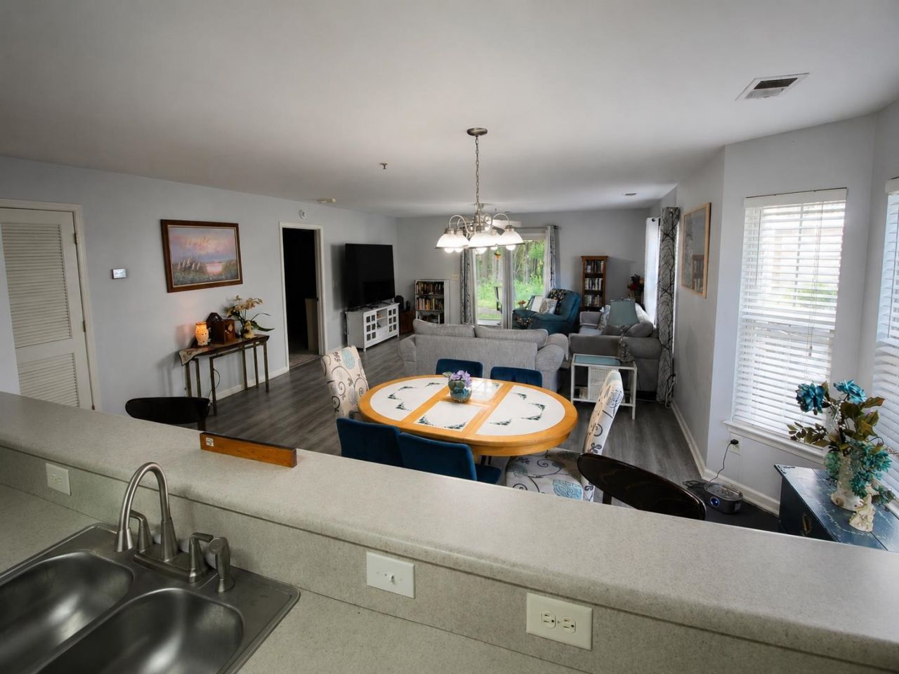 4842 Meadowsweet Dr. Photo 10