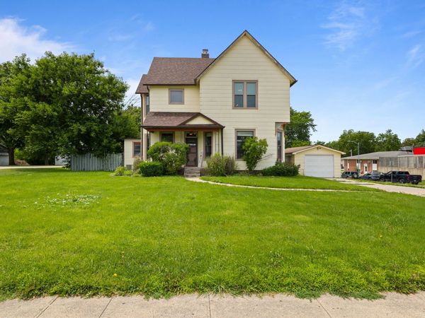 605 S Jefferson Way , Indianola, IA 50125
