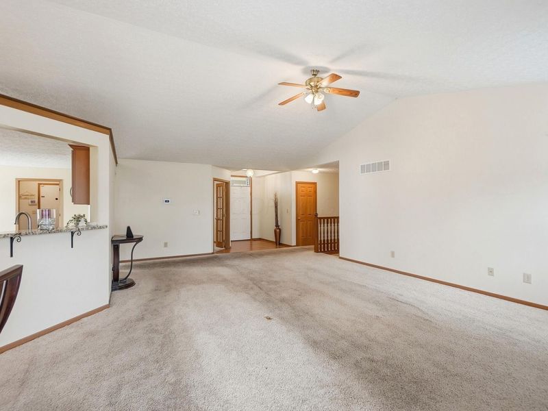2020 Bellflower Court, Grove City, OH 43123 Photo 7