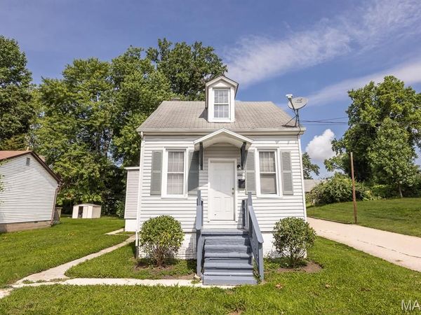 201 S 10th Street, Belleville, IL 62220