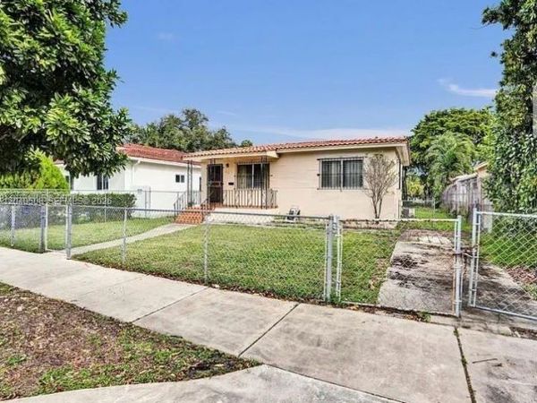 831 NW 21st Ct, Miami, FL 33125