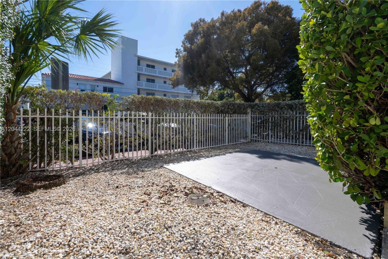 1011 Bay Dr, Unit 106, Miami Beach, FL 33141 Photo