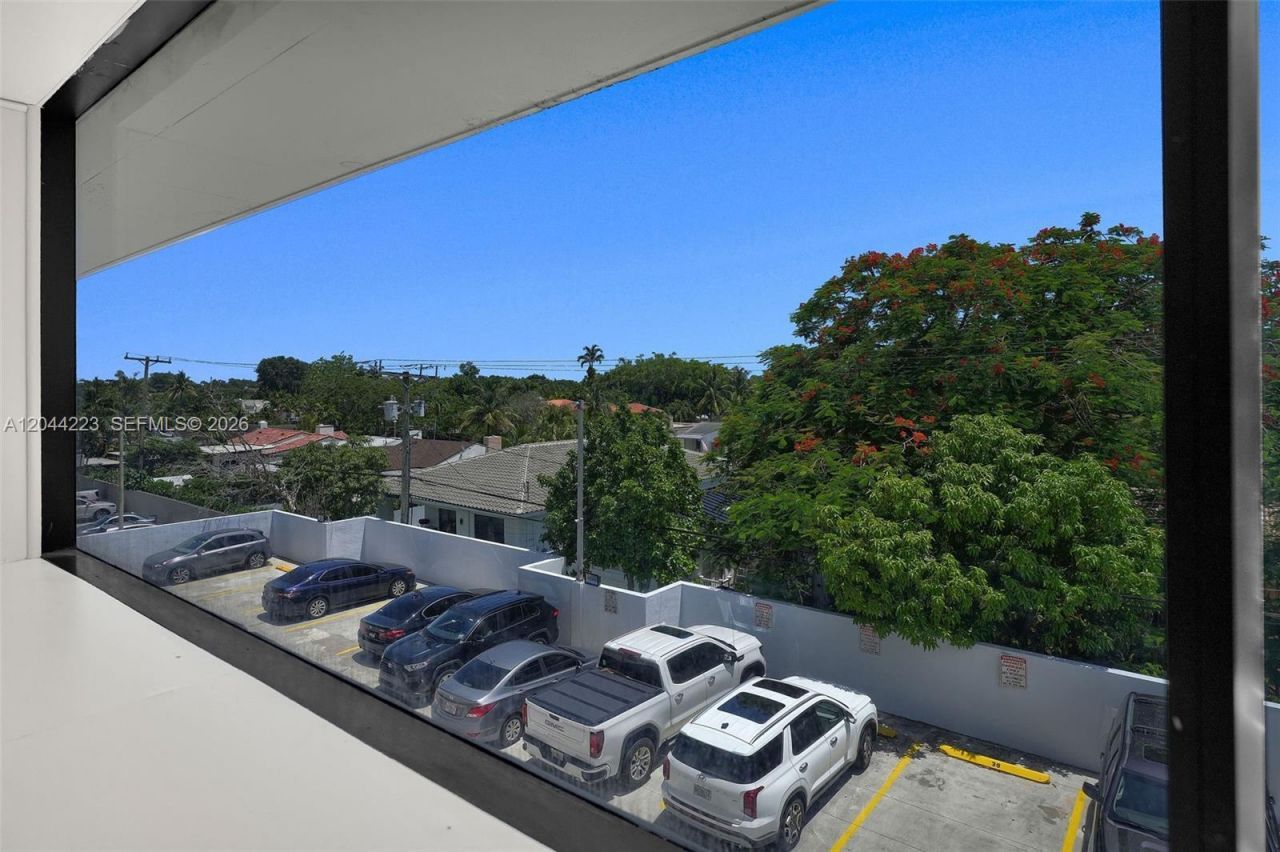 2150 SW 22nd St , Unit 7A, Miami, FL 33145 Photo