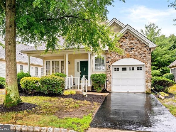 10 HUMMINGBIRD DRIVE, HAMILTON, NJ 08690