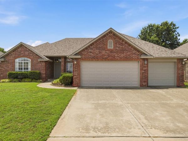 720 W Alamo Way, Mustang, OK 73064