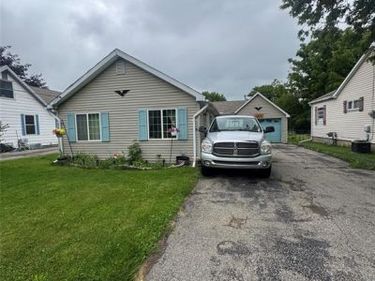 1128 W Parkwood Avenue, Flint Twp, MI 48507