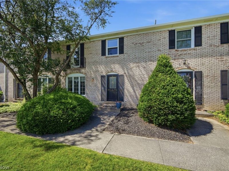 824 S Chillicothe Road, Unit 2, Aurora, OH 44202 Photo 1