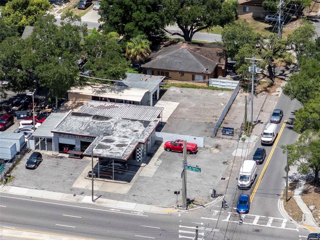 8624 N Florida Avenue, Tampa, FL 33604 Photo