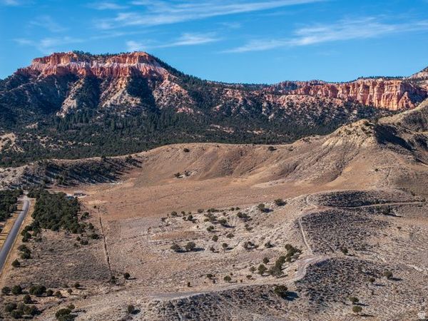 1040 W UNDER THE RIM RD, Tropic, UT 84776