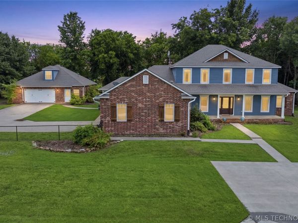 7952 N 71st East Avenue , Owasso, OK 74055
