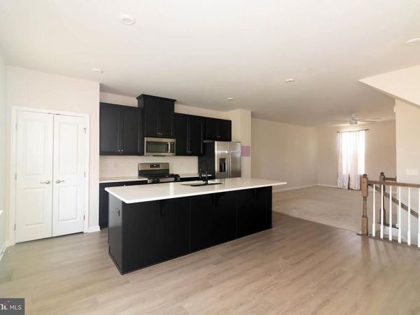 31 ROUNDSTONE RUN, SWEDESBORO, NJ 08085