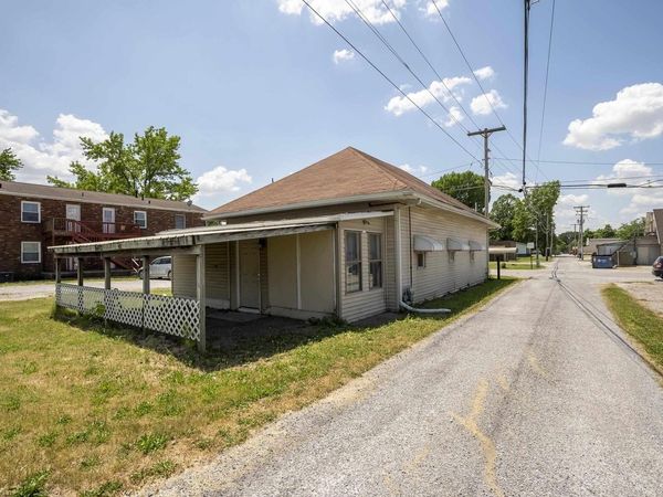 106 S LOCUST Street , Sesser, IL 62884
