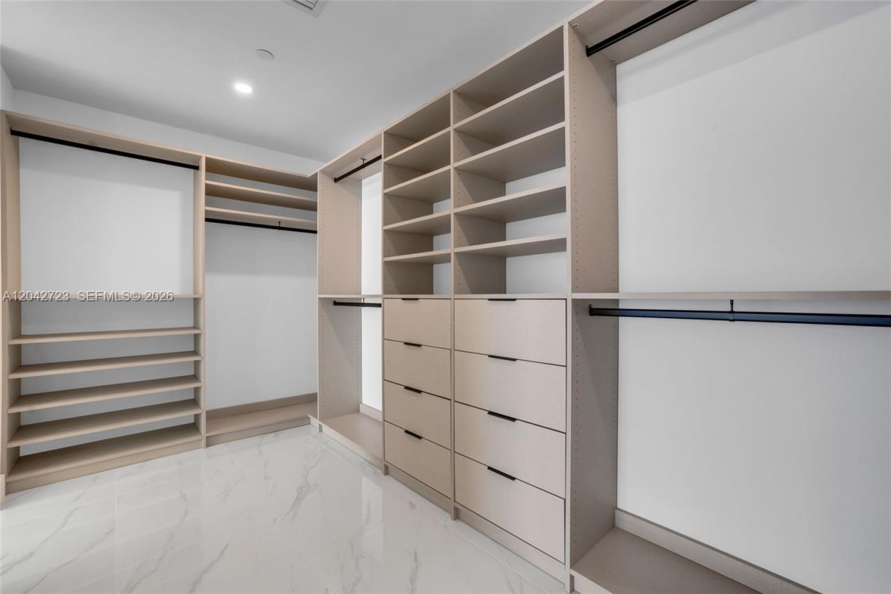 700 NE 24th St, Unit 4702, Miami, FL 33137 Photo