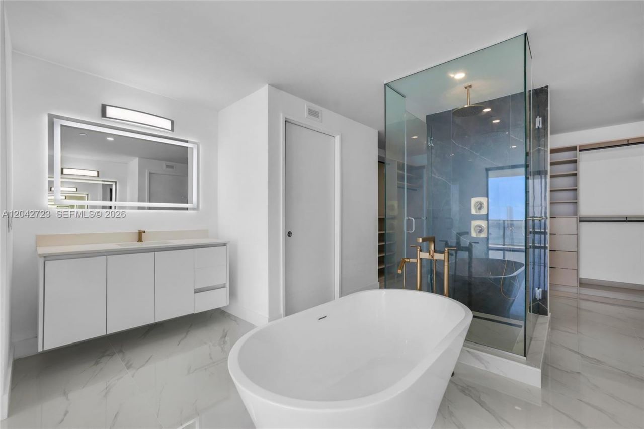 700 NE 24th St, Unit 4702, Miami, FL 33137 Photo