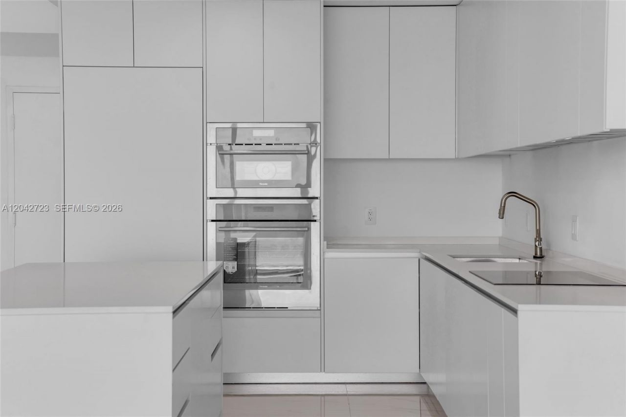 700 NE 24th St, Unit 4702, Miami, FL 33137 Photo