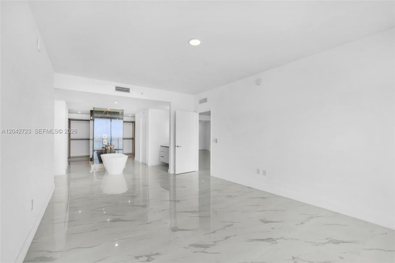 700 NE 24th St, Unit 4702, Miami, FL 33137 Photo
