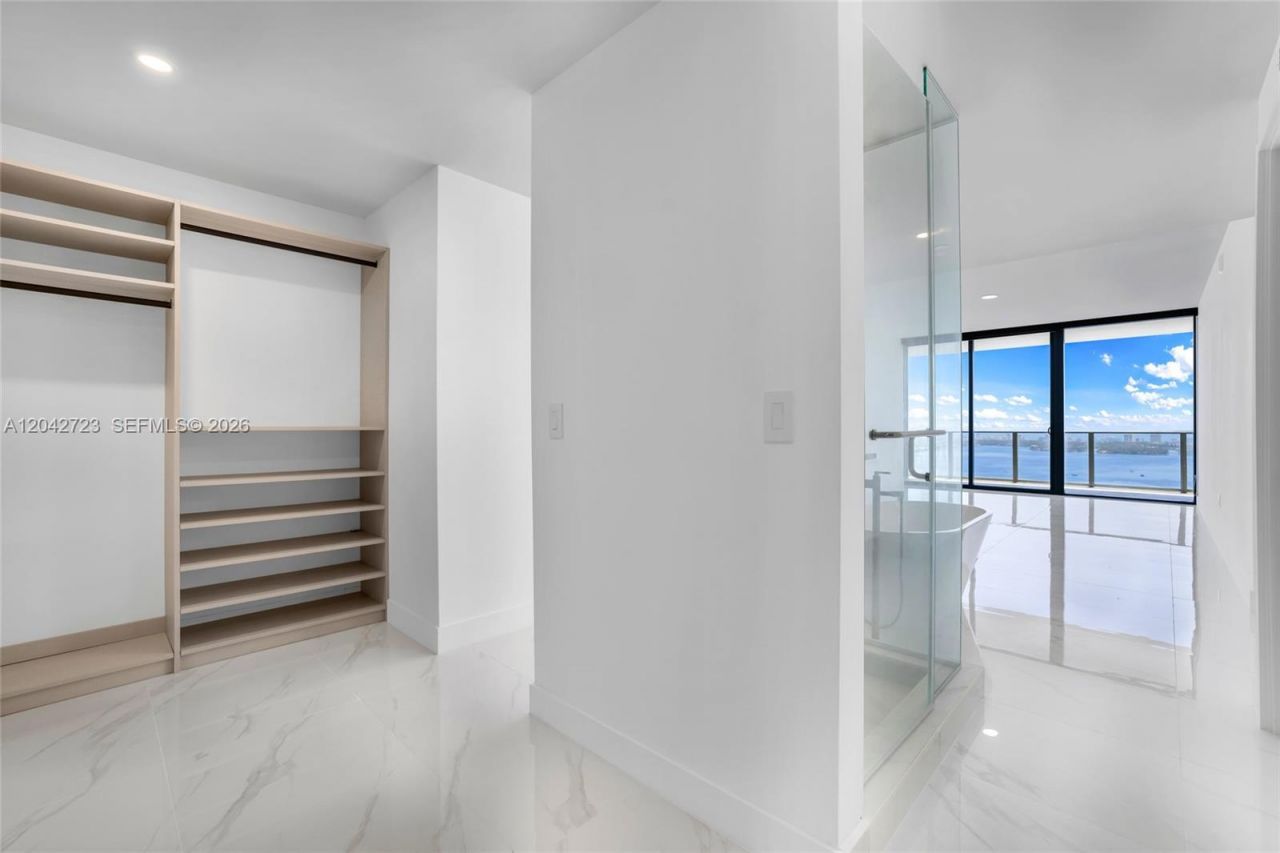 700 NE 24th St, Unit 4702, Miami, FL 33137 Photo
