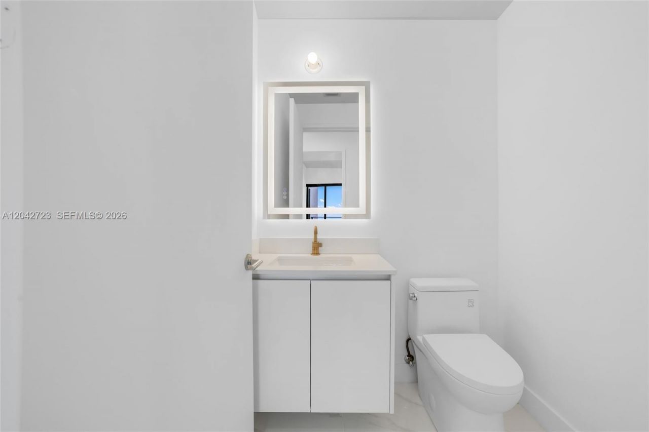 700 NE 24th St, Unit 4702, Miami, FL 33137 Photo