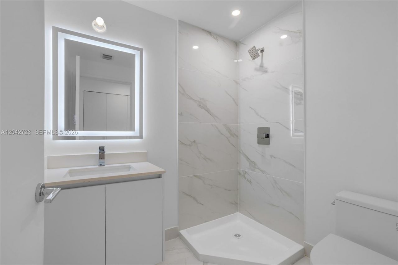 700 NE 24th St, Unit 4702, Miami, FL 33137 Photo