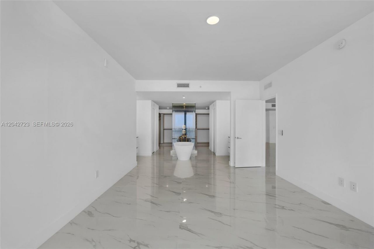 700 NE 24th St, Unit 4702, Miami, FL 33137 Photo