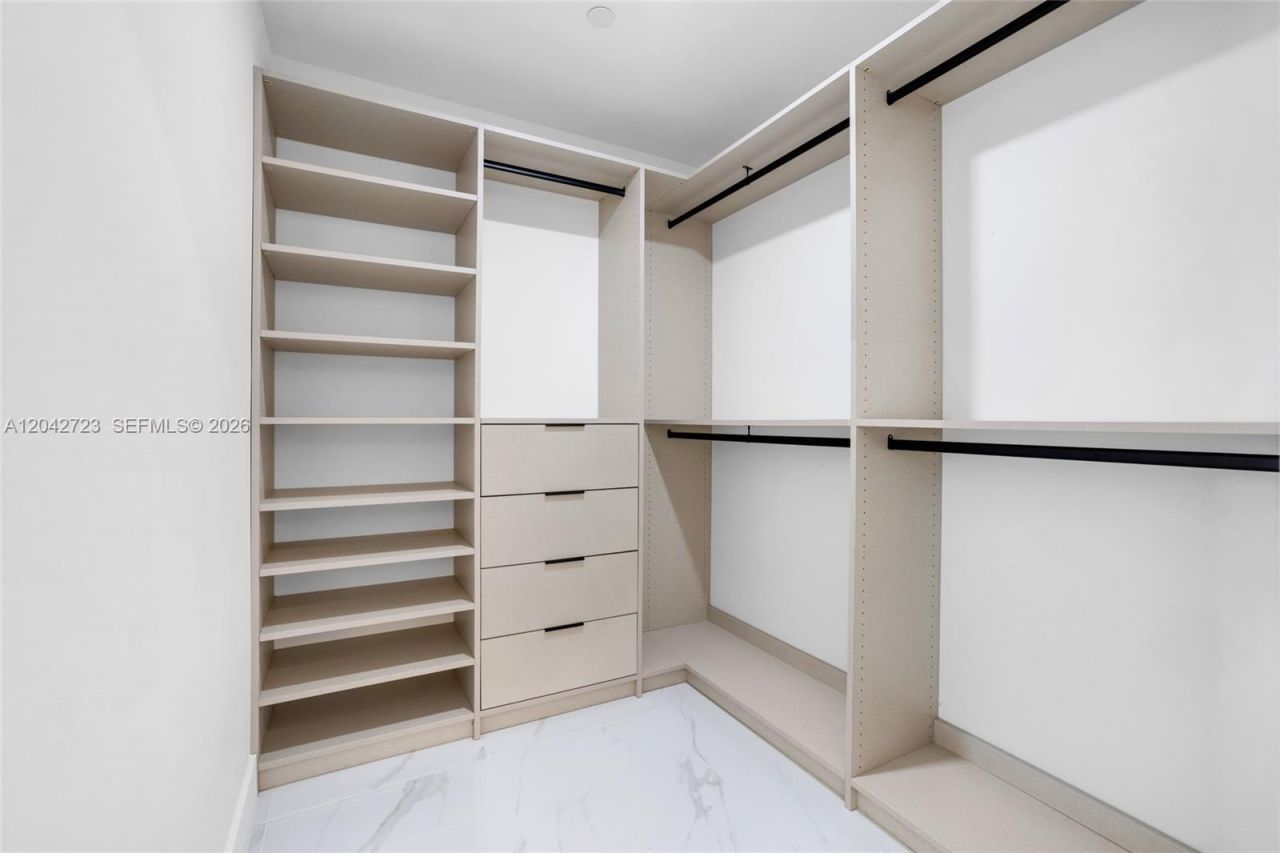 700 NE 24th St, Unit 4702, Miami, FL 33137 Photo