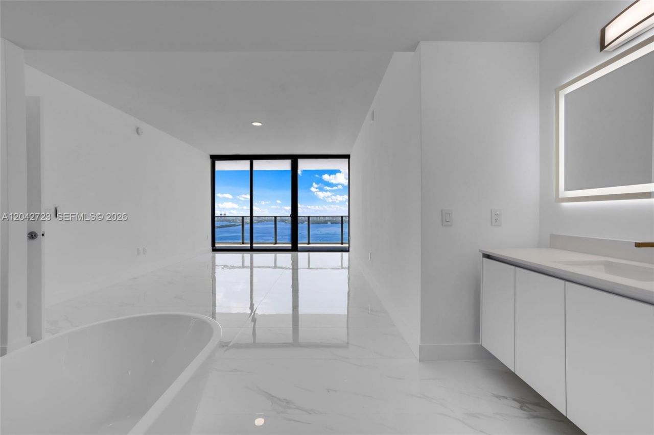 700 NE 24th St, Unit 4702, Miami, FL 33137 Photo