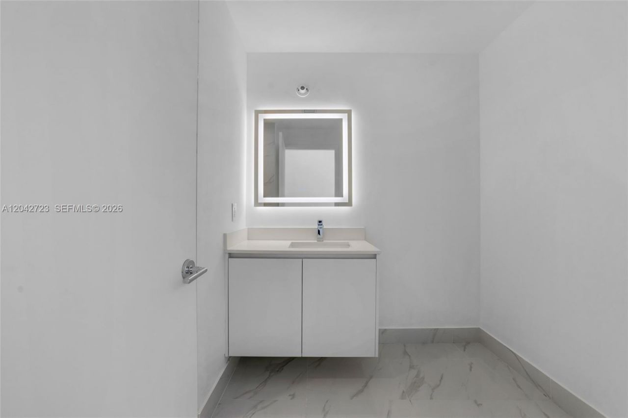 700 NE 24th St, Unit 4702, Miami, FL 33137 Photo