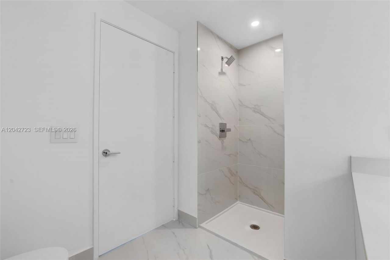 700 NE 24th St, Unit 4702, Miami, FL 33137 Photo