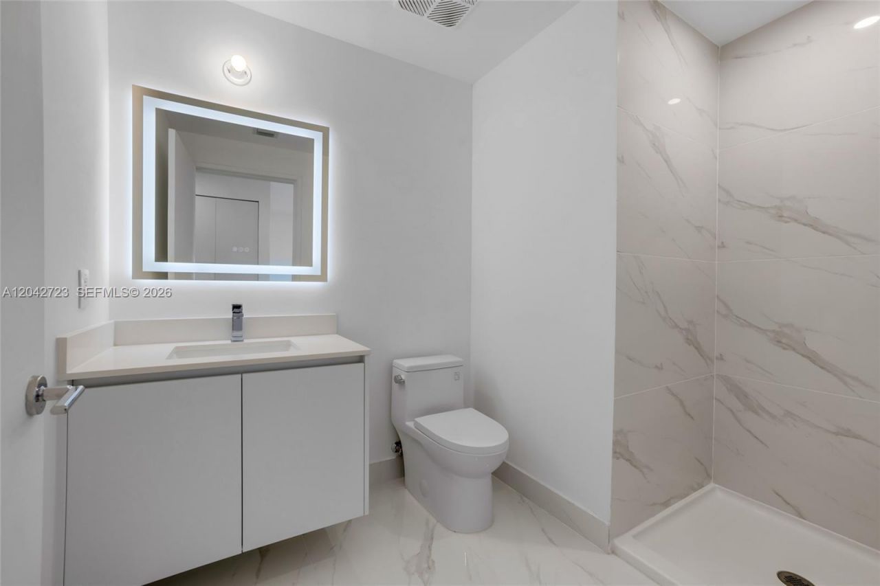 700 NE 24th St, Unit 4702, Miami, FL 33137 Photo