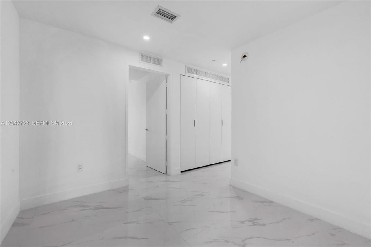 700 NE 24th St, Unit 4702, Miami, FL 33137 Photo